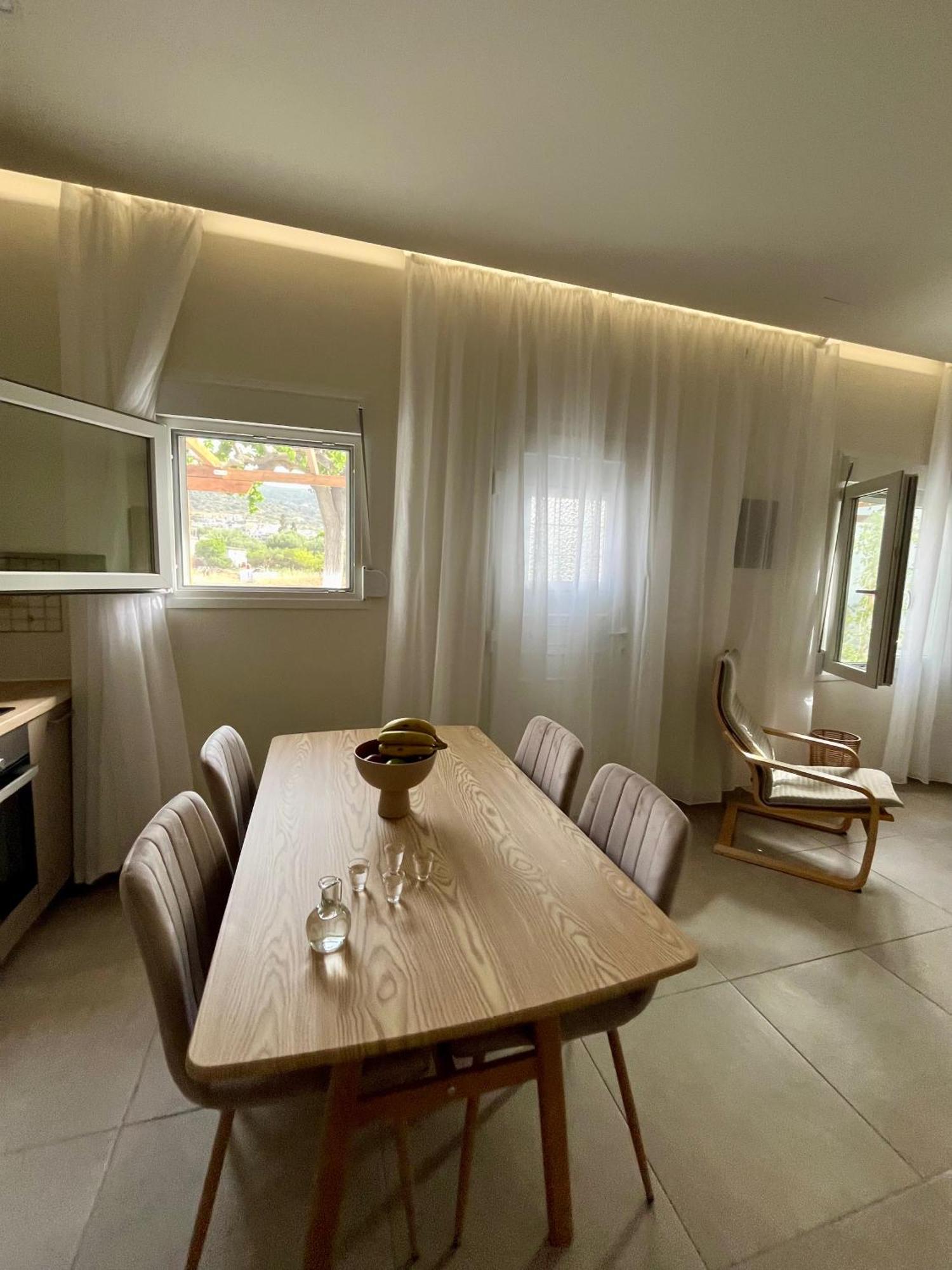 Relax Under The Mulberry Tree * Istro